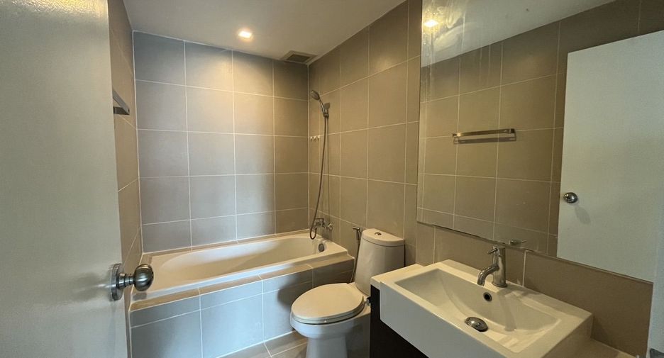 For rent studio condo in Khlong Toei, Bangkok