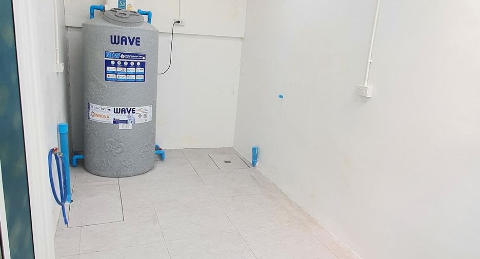 出租 4 卧室 联排别墅 在 Sai Mai, 曼谷