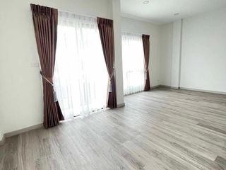 出租 3 卧室 联排别墅 在 Bang Phli, Samut Prakan