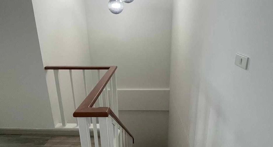 For rent 3 ベッドルーム townhouse in Bang Phli, Samut Prakan