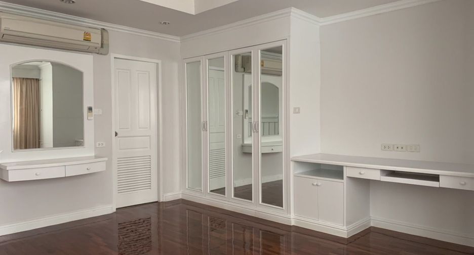 For rent 3 bedrooms condo in Khlong Toei, Bangkok