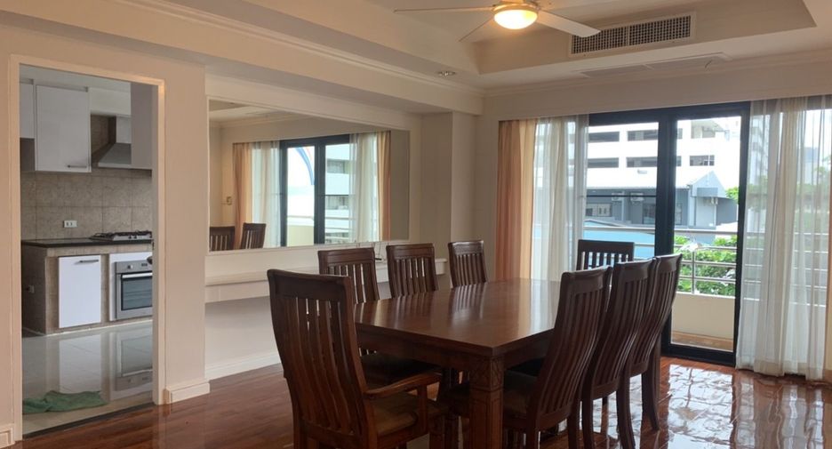 For rent 3 bedrooms condo in Khlong Toei, Bangkok
