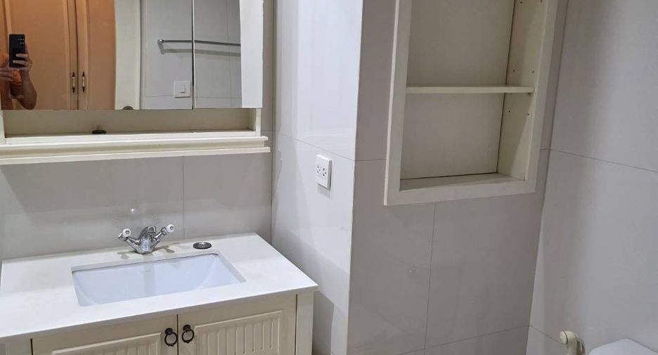 For rent 1 bed condo in Pathum Wan, Bangkok