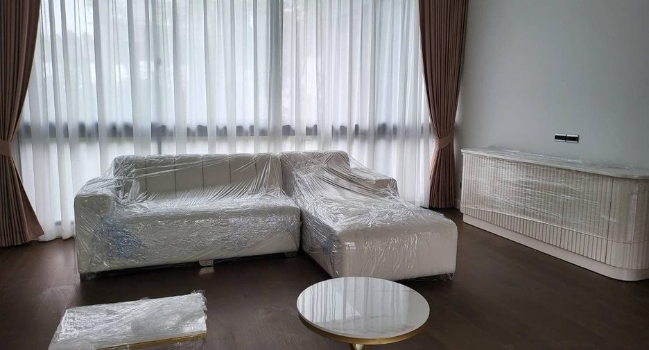 For rent 3 bedrooms townhouse in Bang Kapi, Bangkok
