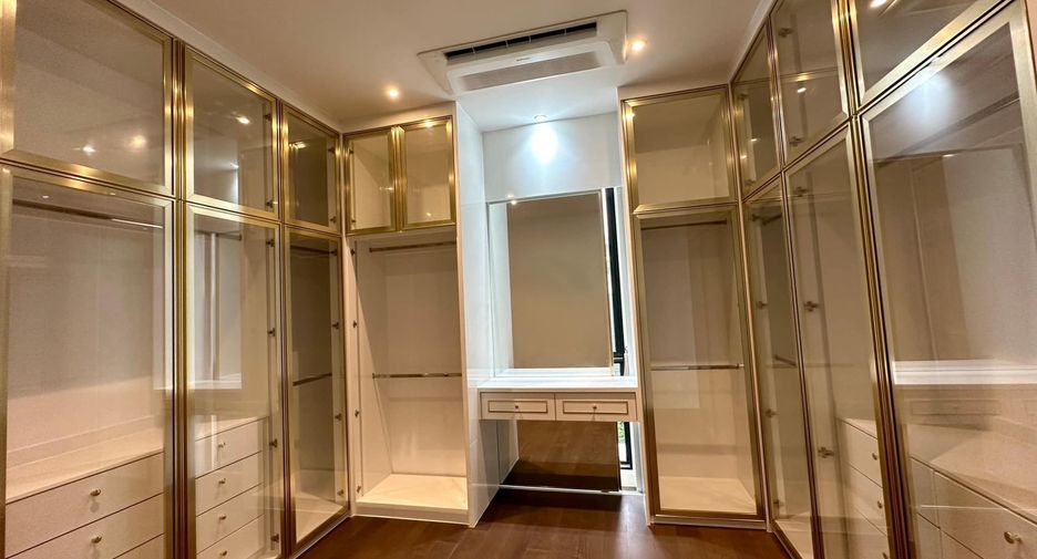 For rent 3 bedrooms townhouse in Bang Kapi, Bangkok
