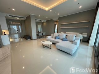 Condo en alquiler de 3 habitaciones en Watthana, Bangkok
