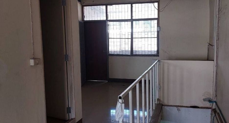 For rent 2 bedrooms townhouse in Wang Thonglang, Bangkok