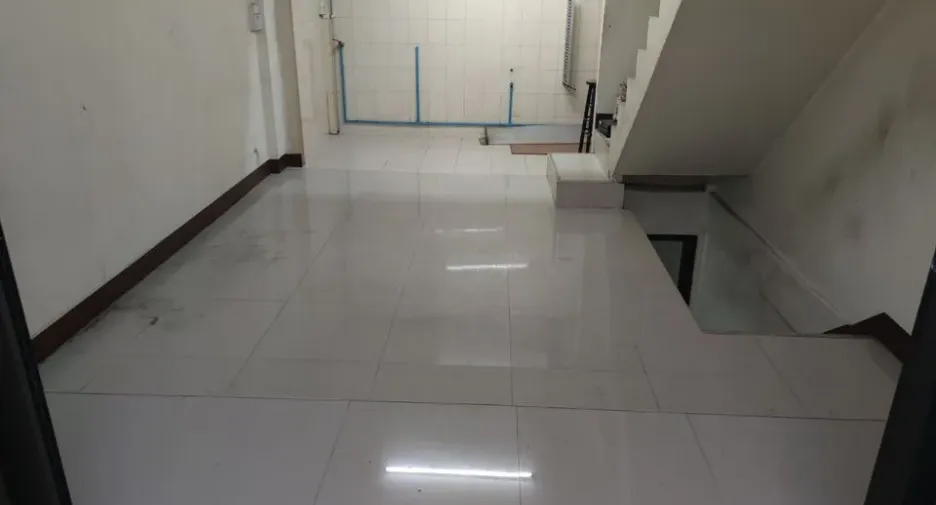 For rent 2 bedrooms townhouse in Wang Thonglang, Bangkok
