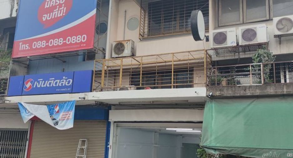 For rent 2 bedrooms townhouse in Wang Thonglang, Bangkok