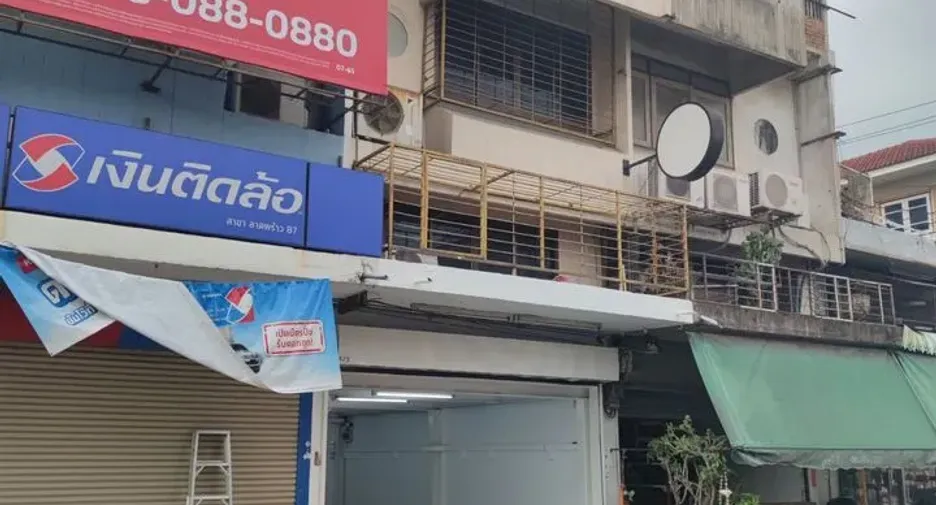 For rent 2 bedrooms townhouse in Wang Thonglang, Bangkok