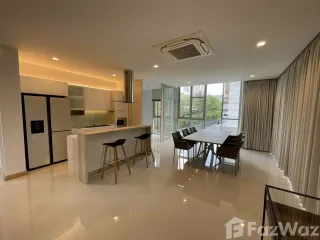 For rent 3 bedrooms house in Huai Khwang, Bangkok