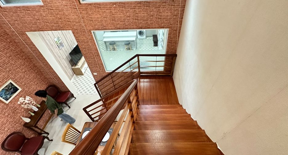 For rent 2 bedrooms townhouse in Watthana, Bangkok
