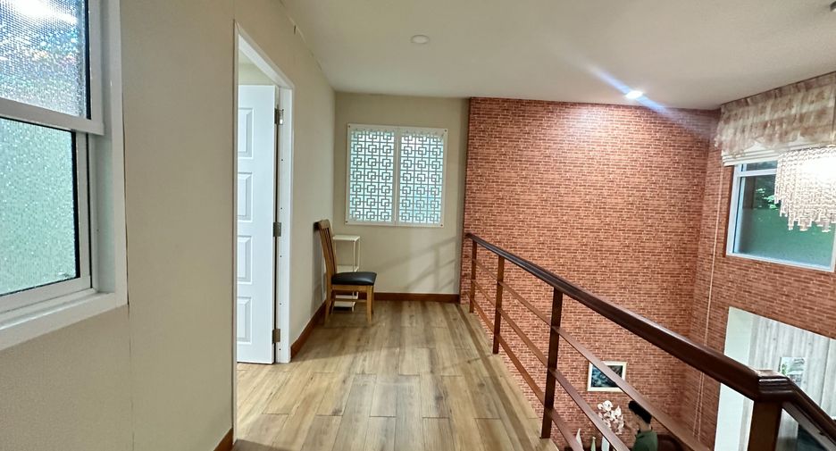 For rent 2 bedrooms townhouse in Watthana, Bangkok