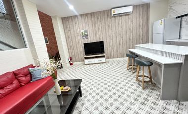 For rent 2 bedrooms townhouse in Watthana, Bangkok