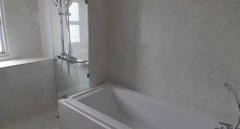 For rent 4 bedrooms condo in Khlong Toei, Bangkok