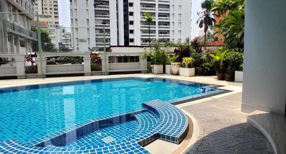 For rent 4 bedrooms condo in Khlong Toei, Bangkok