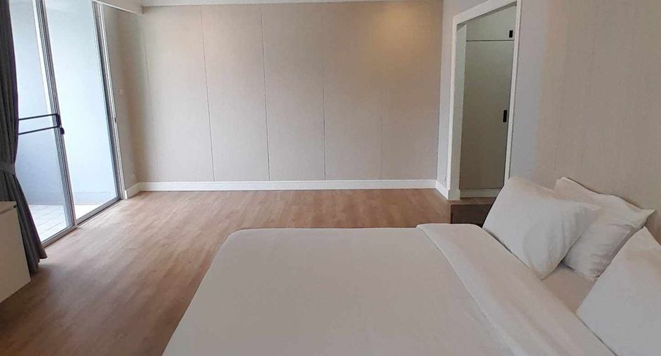 For rent 4 bedrooms condo in Khlong Toei, Bangkok