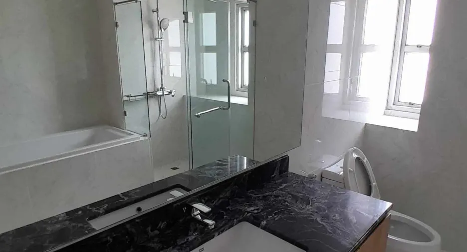For rent 4 bedrooms condo in Khlong Toei, Bangkok