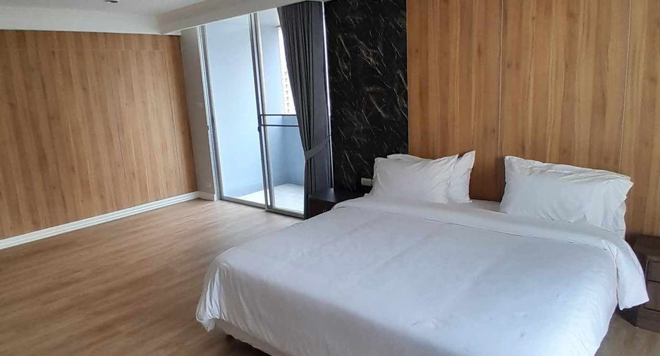 For rent 4 bedrooms condo in Khlong Toei, Bangkok