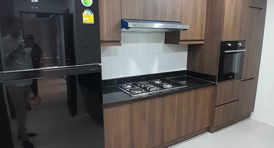 For rent 4 bedrooms condo in Khlong Toei, Bangkok