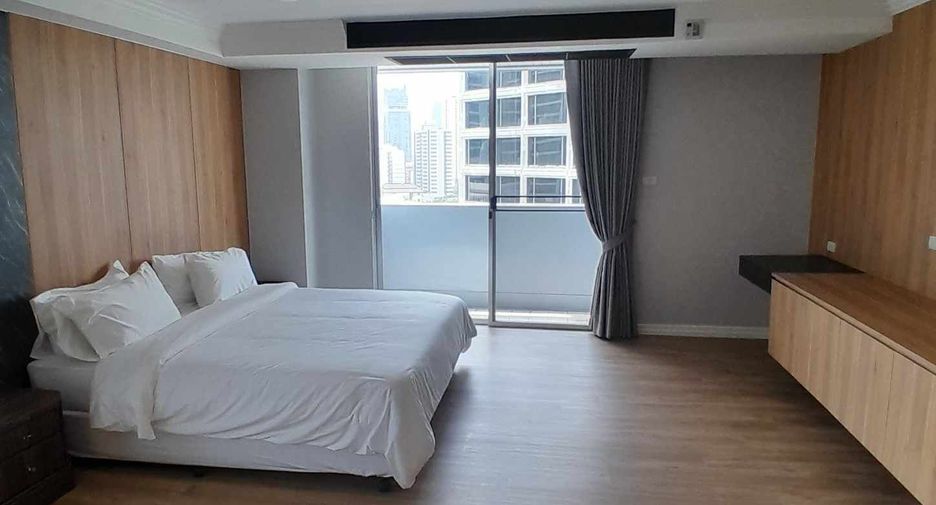 For rent 4 bedrooms condo in Khlong Toei, Bangkok