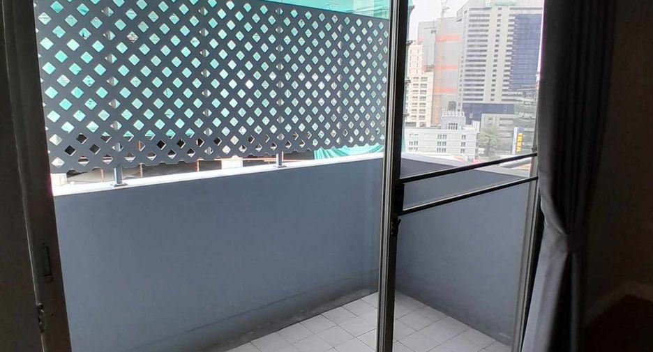 For rent 4 bedrooms condo in Khlong Toei, Bangkok