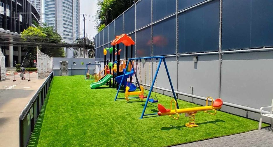For rent 4 bedrooms condo in Khlong Toei, Bangkok