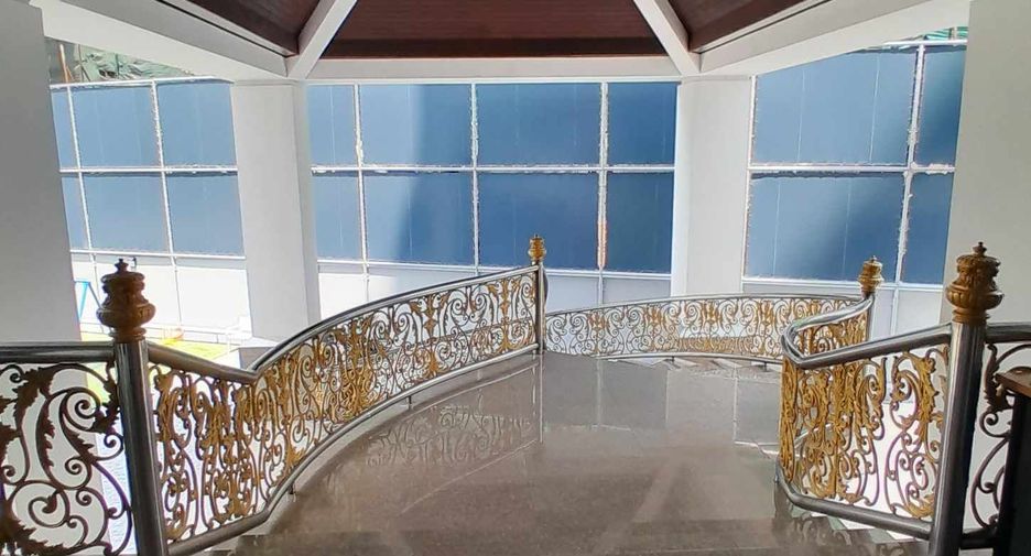 For rent 4 bedrooms condo in Khlong Toei, Bangkok