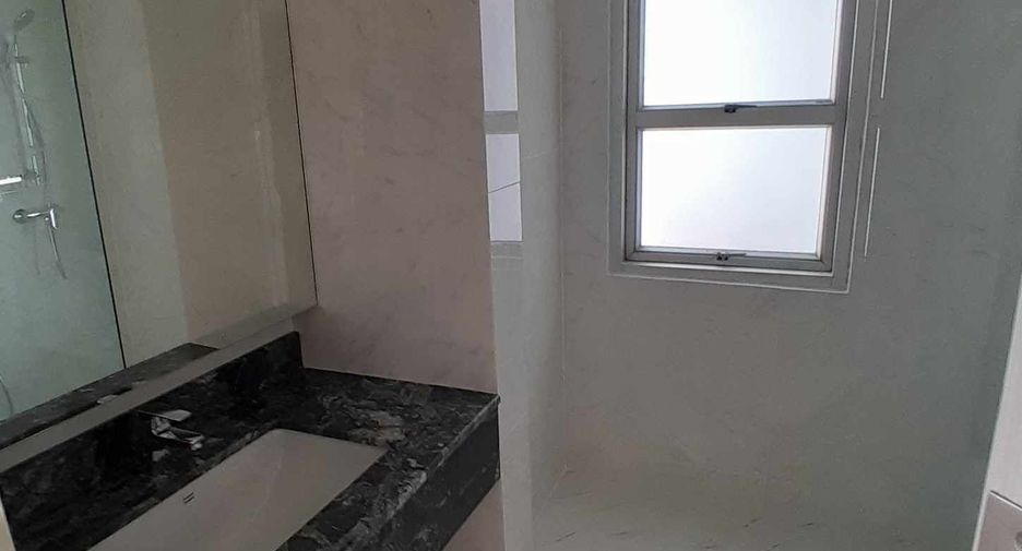 For rent 4 bedrooms condo in Khlong Toei, Bangkok