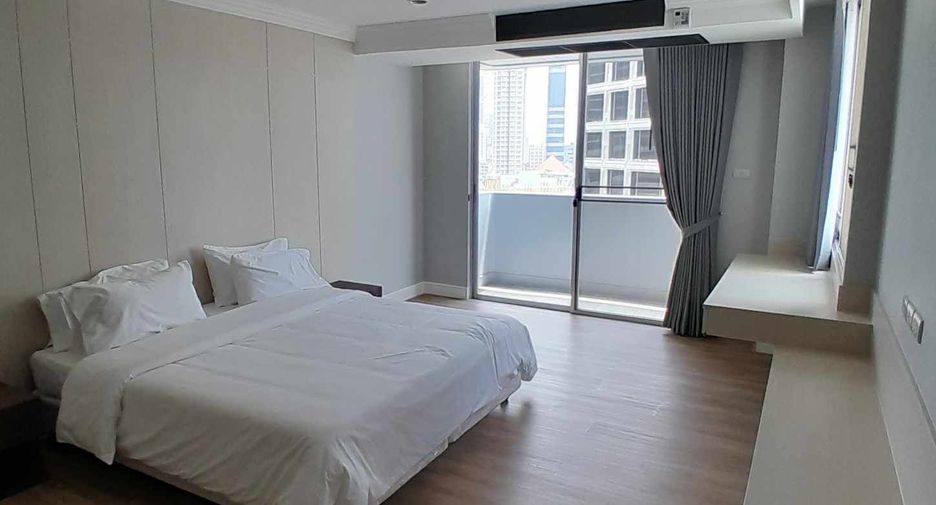 For rent 4 bedrooms condo in Khlong Toei, Bangkok