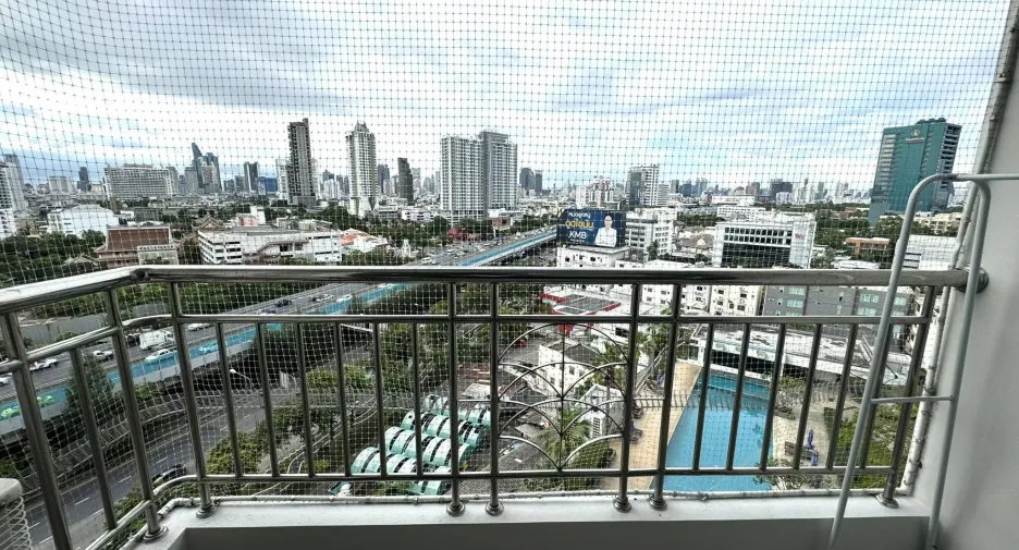 For rent 1 bed condo in Yan Nawa, Bangkok