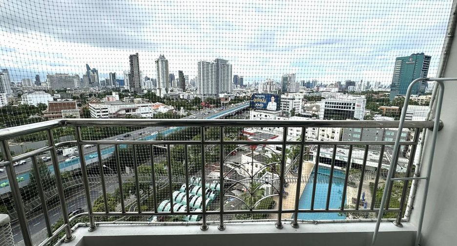 For rent 1 bed condo in Yan Nawa, Bangkok
