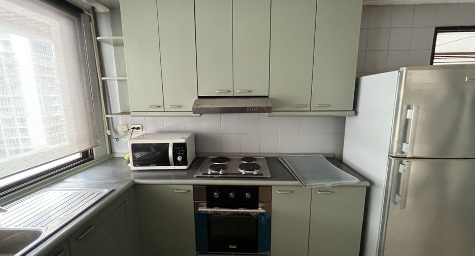 For rent 3 bedrooms condo in Khlong Toei, Bangkok