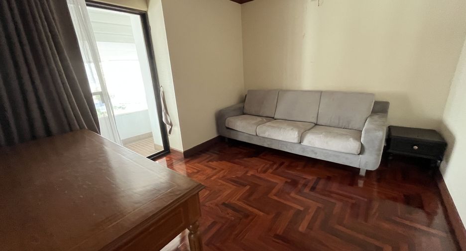 For rent 3 bedrooms condo in Khlong Toei, Bangkok