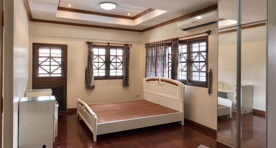 À louer 4 chambres maison à Thawi Watthana, Bangkok