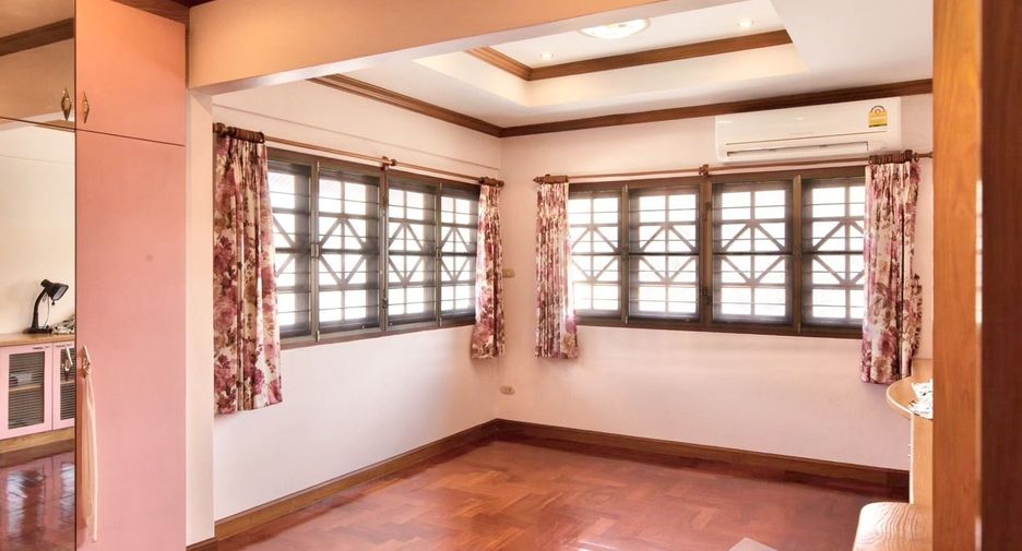 À louer 4 chambres maison à Thawi Watthana, Bangkok
