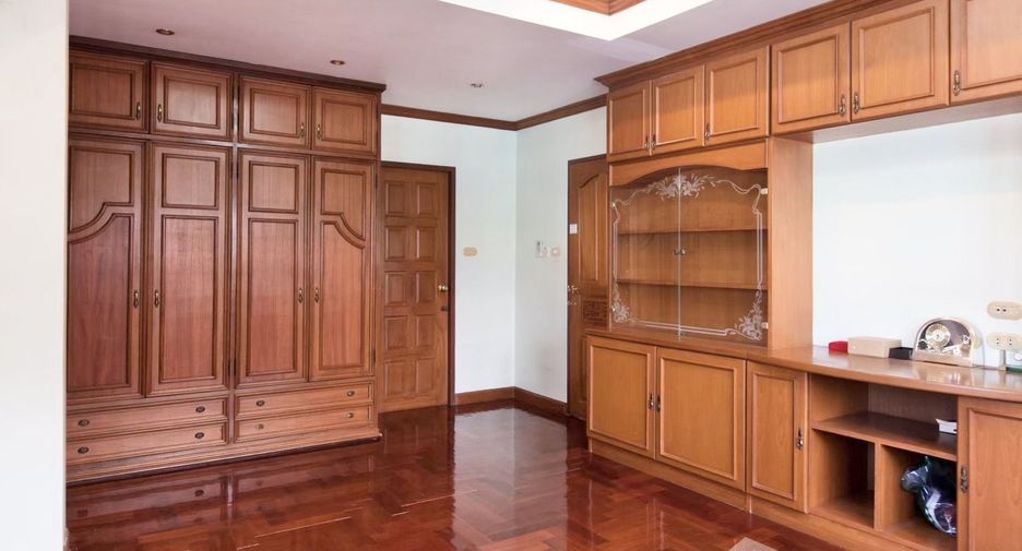 À louer 4 chambres maison à Thawi Watthana, Bangkok