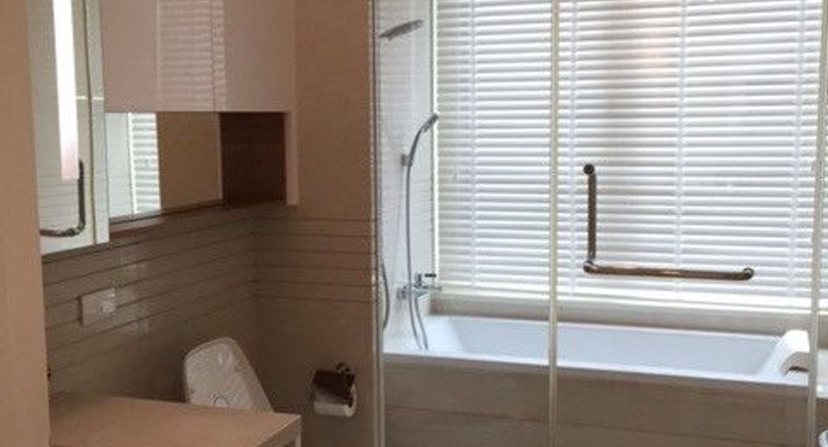 For rent 2 bedrooms condo in Pathum Wan, Bangkok