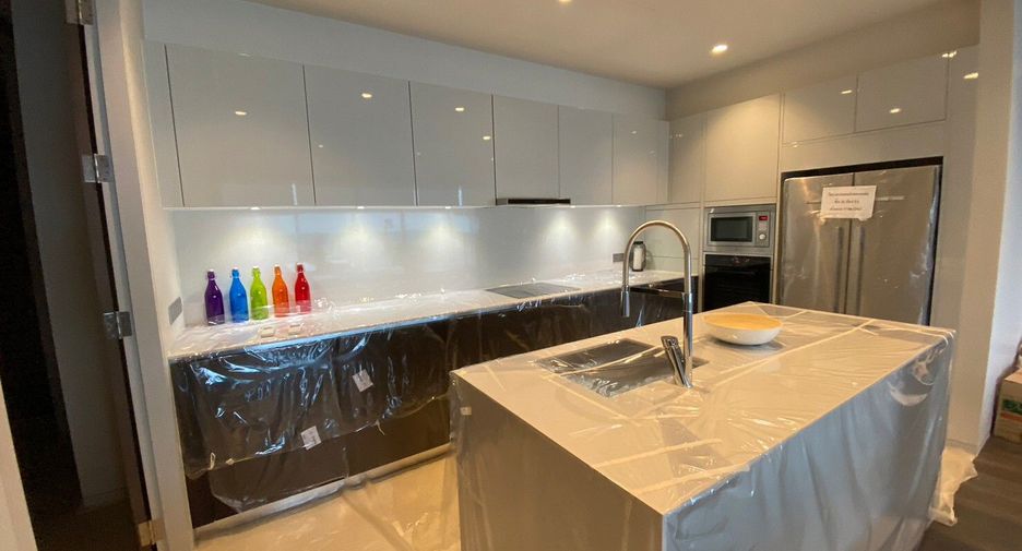 For rent 3 bedrooms condo in Watthana, Bangkok