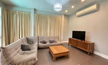Casa en alquiler de 4 habitaciones en Khlong Toei, Bangkok
