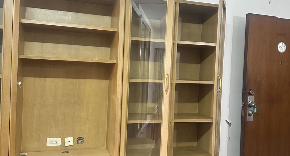 For rent 2 bedrooms condo in Yan Nawa, Bangkok