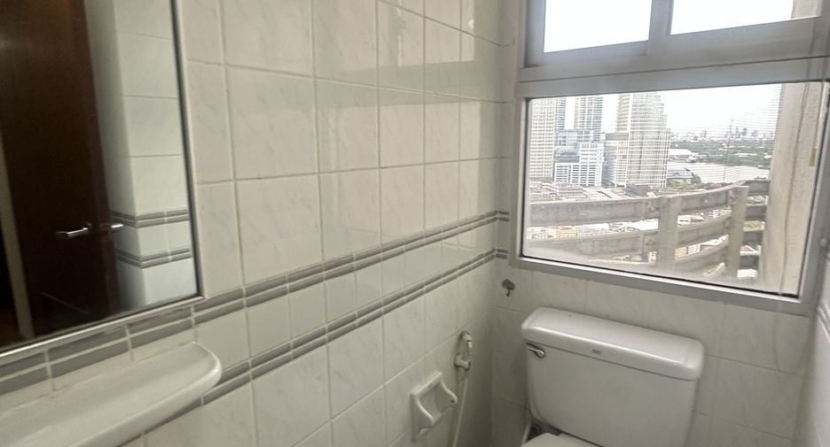 For rent 2 bedrooms condo in Yan Nawa, Bangkok