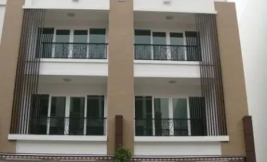 À louer 4 chambres maison de ville à Phra Pradaeng, Samut Prakan