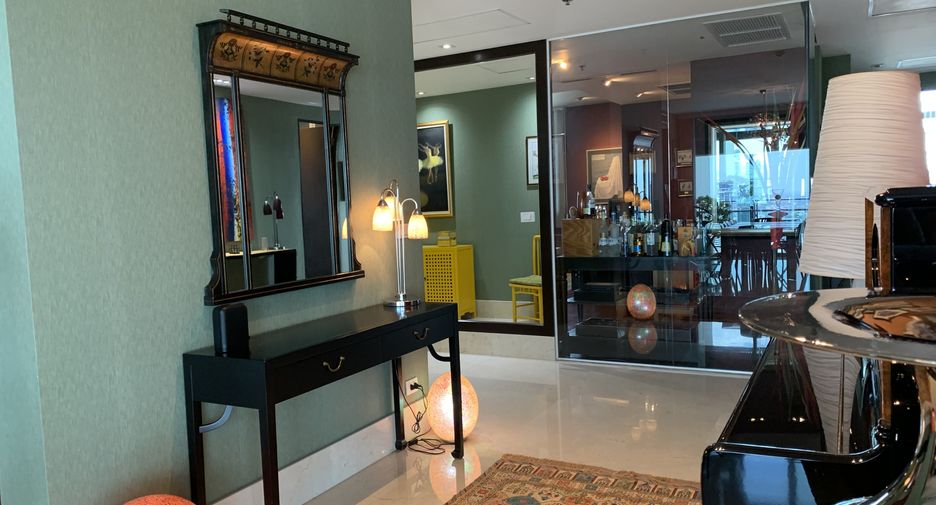 For rent 4 bedrooms condo in Khlong Toei, Bangkok
