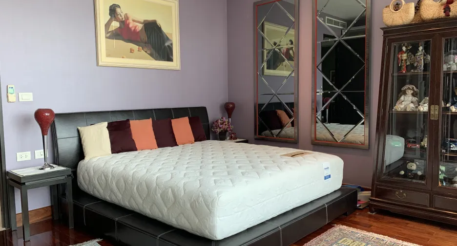 For rent 4 bedrooms condo in Khlong Toei, Bangkok