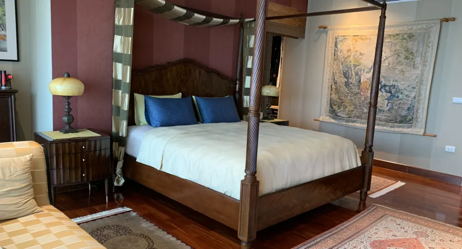 For rent 4 bedrooms condo in Khlong Toei, Bangkok