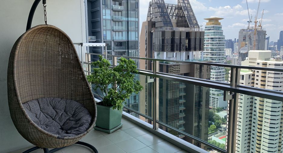 For rent 4 bedrooms condo in Khlong Toei, Bangkok