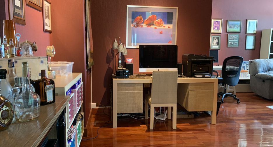 For rent 4 bedrooms condo in Khlong Toei, Bangkok