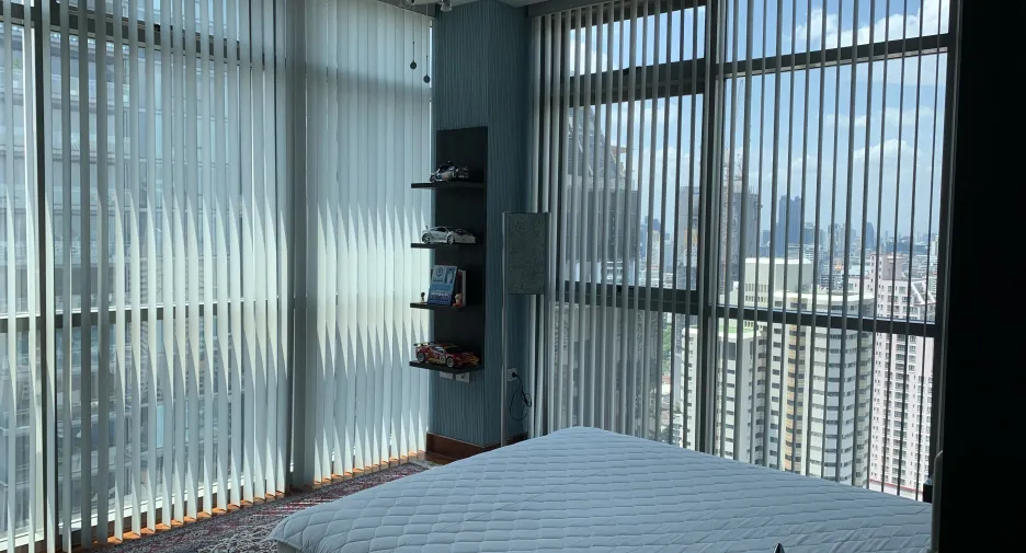 For rent 4 bedrooms condo in Khlong Toei, Bangkok