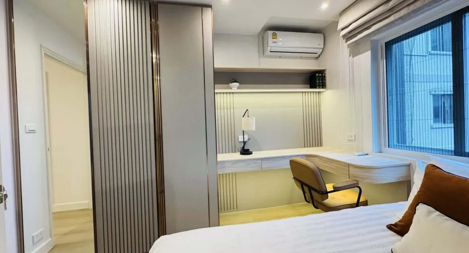 For rent 2 bedrooms condo in Yan Nawa, Bangkok